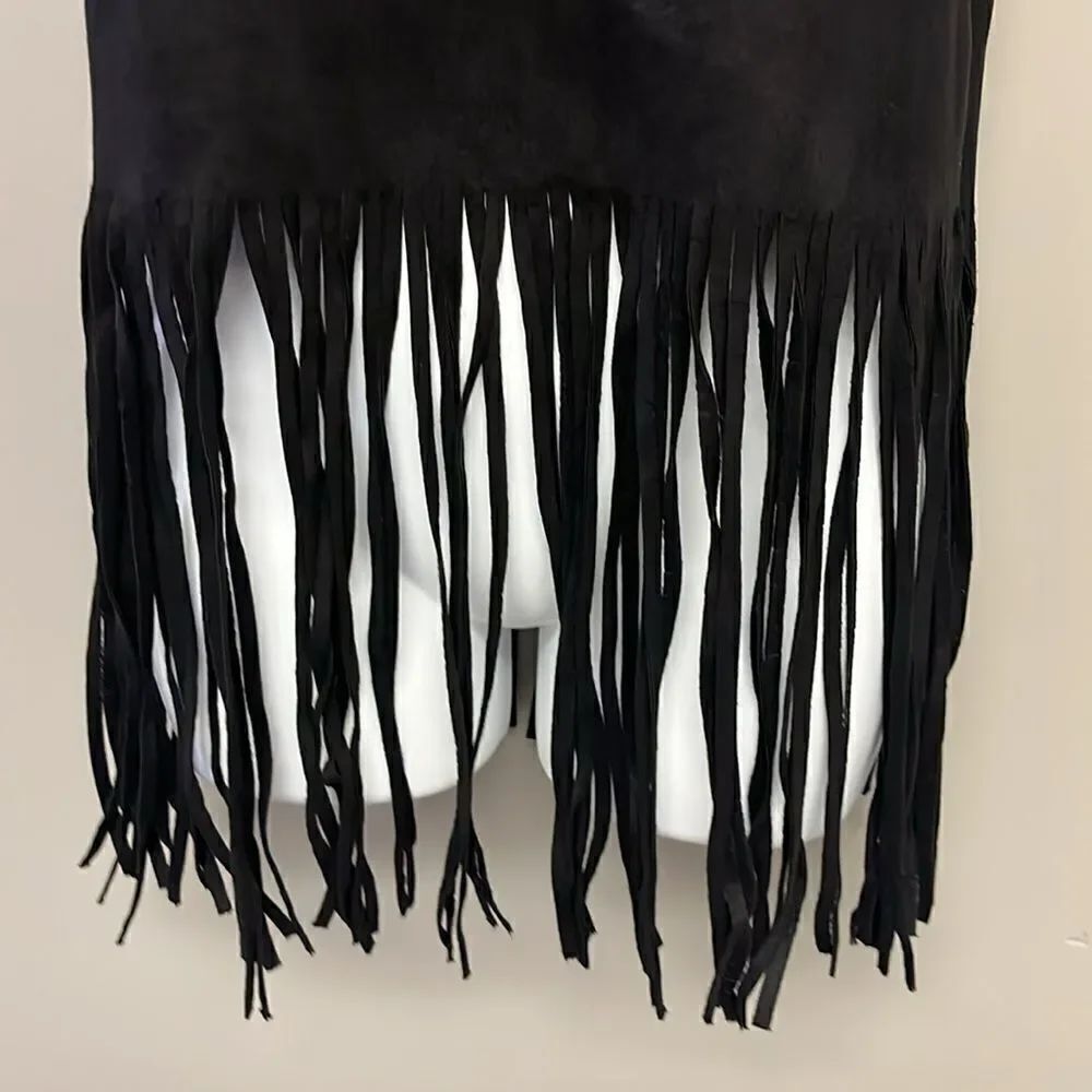 Gracia Black Sleeveless Back Zip Up Western Shell with Bottom Hem Fringe - Picture 4 of 11